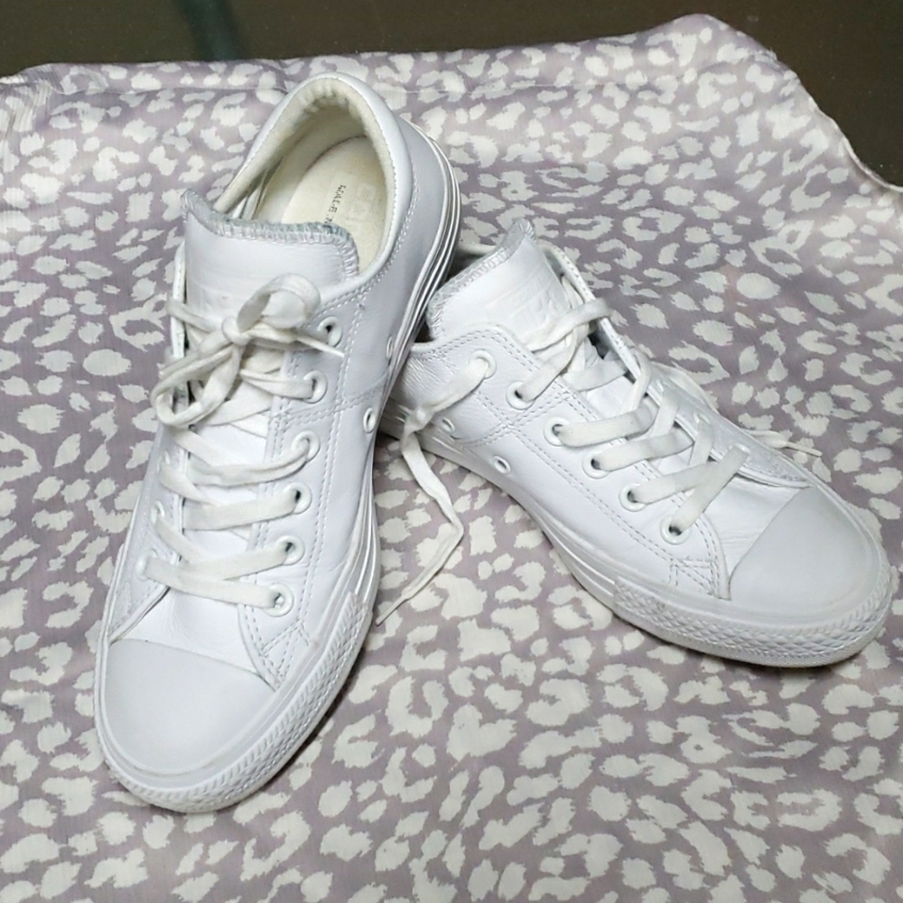 🌟CONVERSE ALL STAR WHITE LEATHER SIZE 8🌟